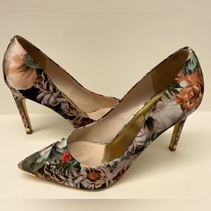 Ted Baker London Cream Floral Pumps